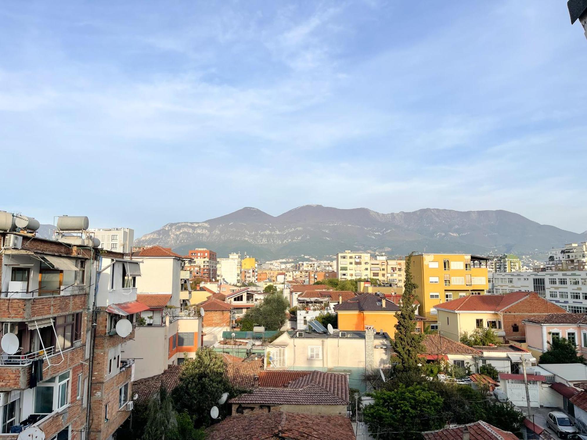 Apartamento Wanderlust Bazaar Tirana Exterior foto